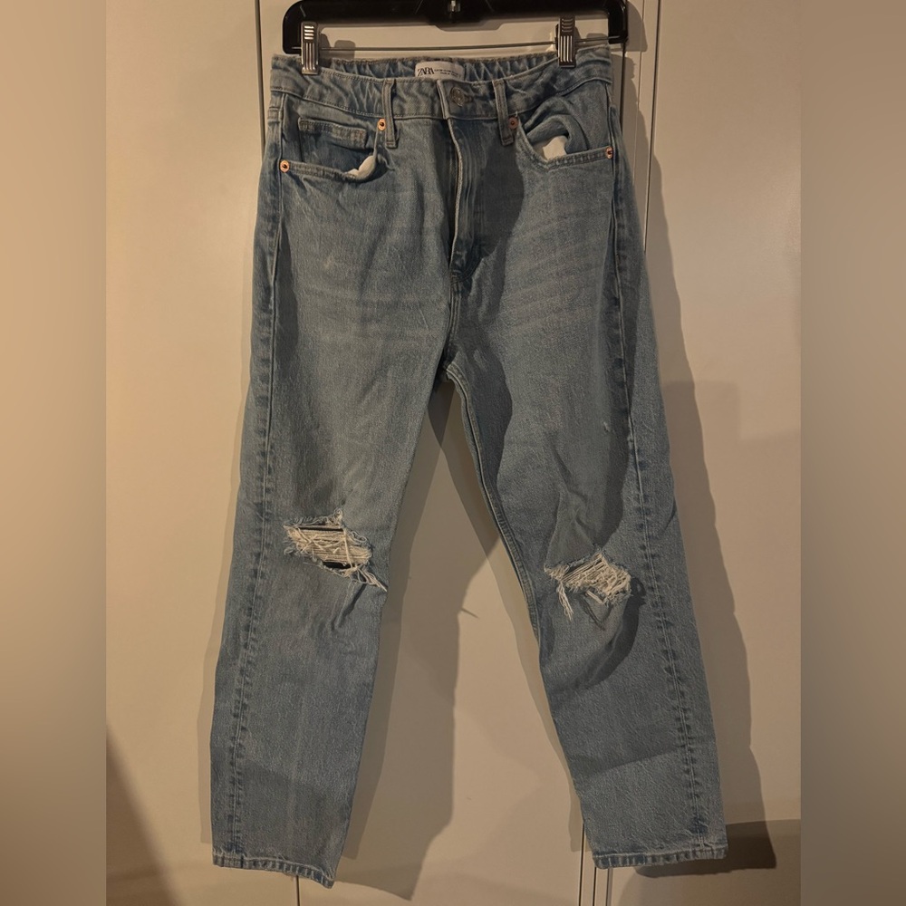 Zara Women’s high waisted Relaxed Light Blue Jeans Size 6